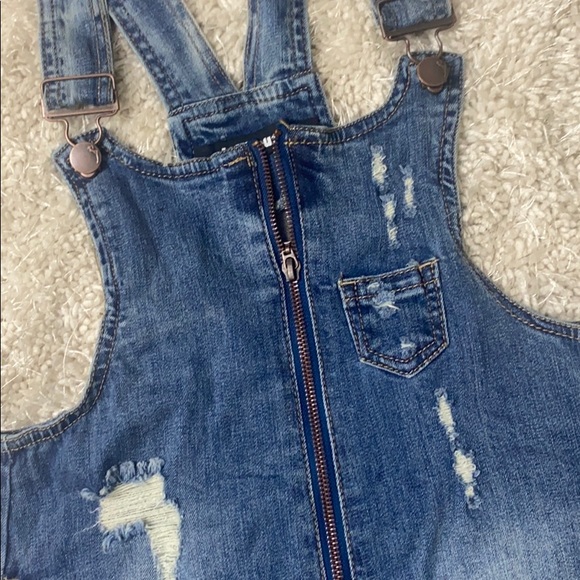 Jumper - Picture 2 of 3